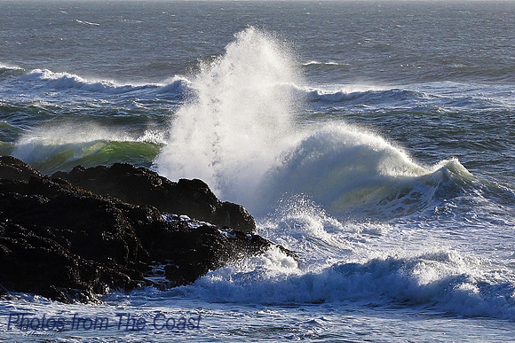 Rolling Wave with Splash